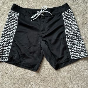 Eddie Bauer beach shorts size black and white size medium